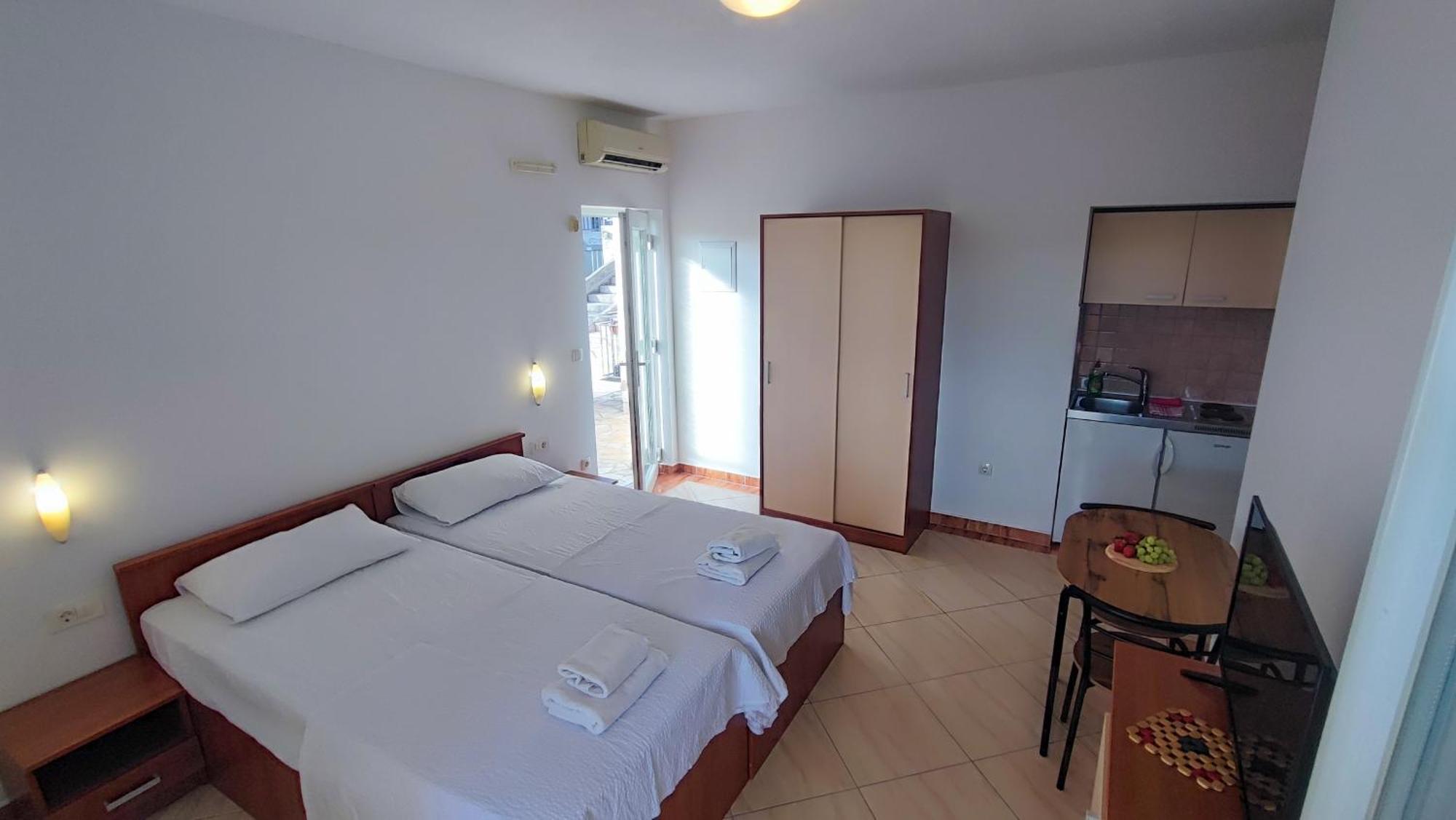 Villa Penava, Private Beach, Pool And 7Min To Trogir Habitación foto